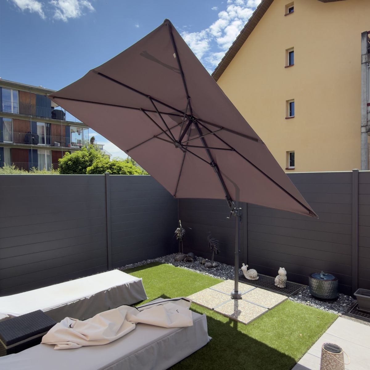 Sonnenschirme: Sonnenschirm anthrazit 250x250 mit Abdeckung – Gebraucht aus Tagelswangen von Acaillet 1