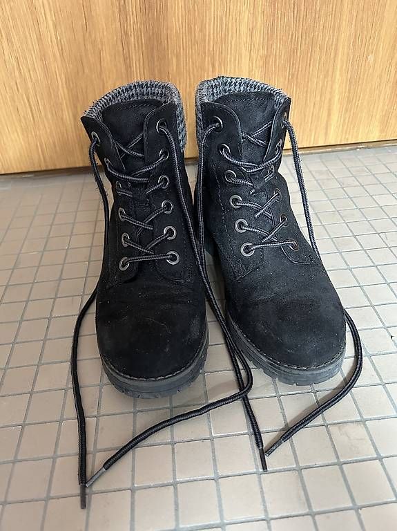 Damenschuhe: schwarze Stiefel – Gebraucht aus Gais von T_iziana