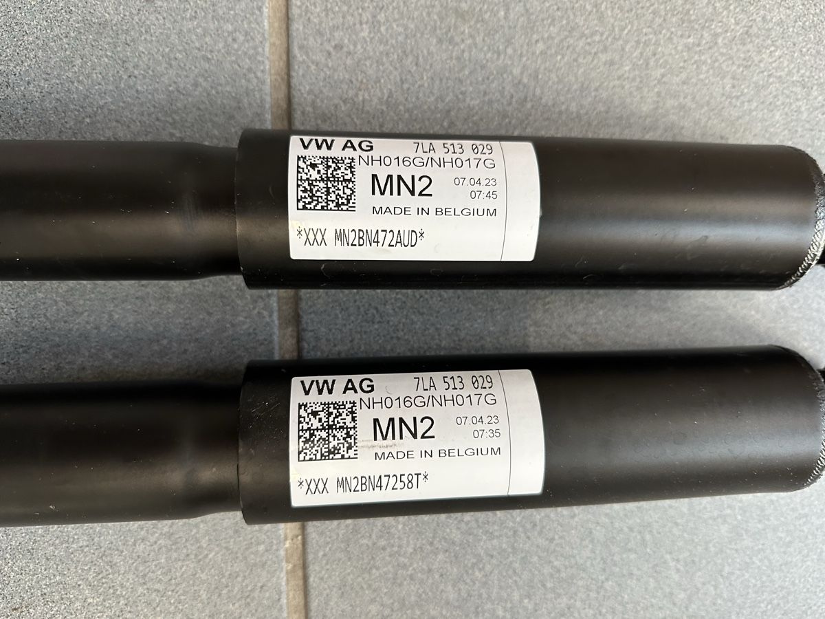 Volkswagen Tutti pezzi di ricambio auto: Stossdämpfer - Set HA Original VW T6.1 – Nuovo (secondo la descrizione) da Schötz venduto da Tuning_und_Zubehoer 1