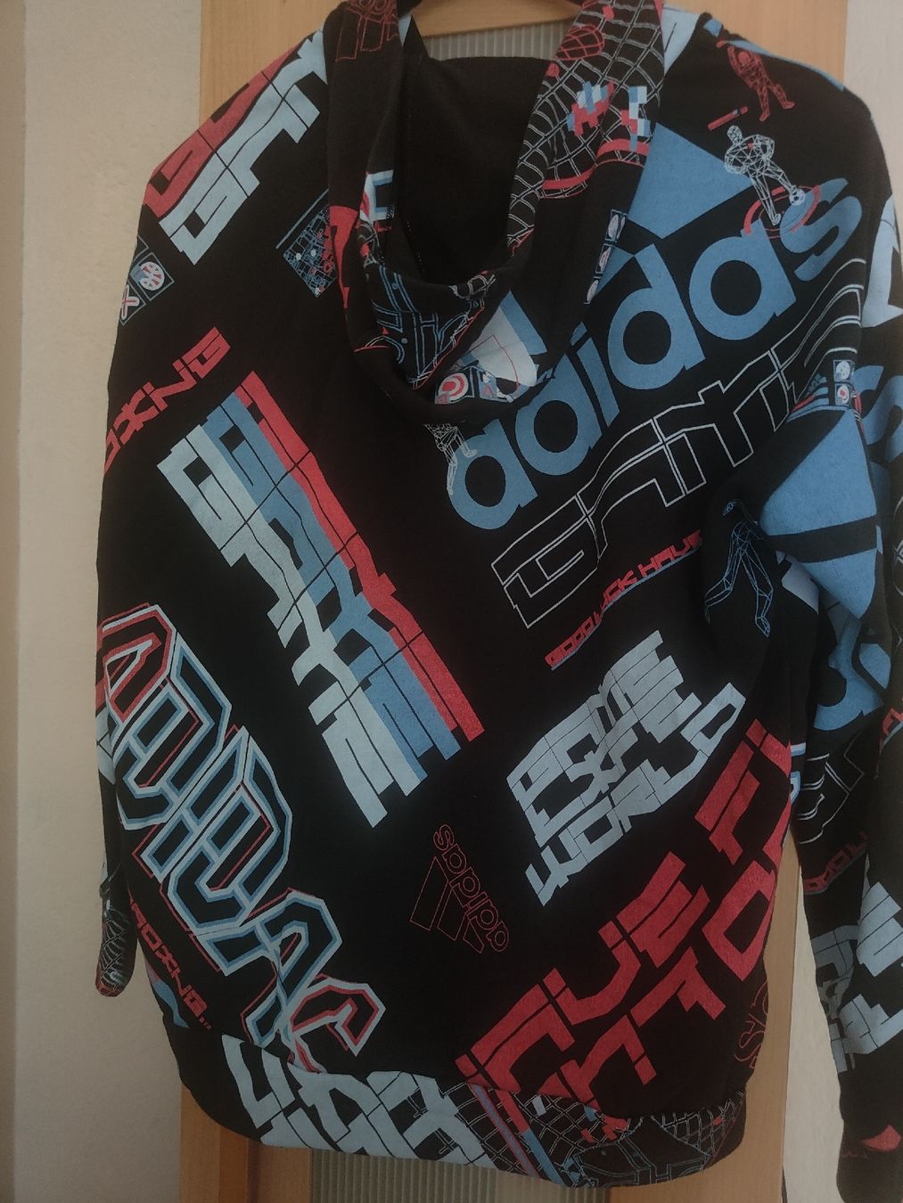 Adidas Giacche: Veste à capuche Adidas Originale – Nuovo (secondo la descrizione) da Biel/Bienne venduto da notfun 1