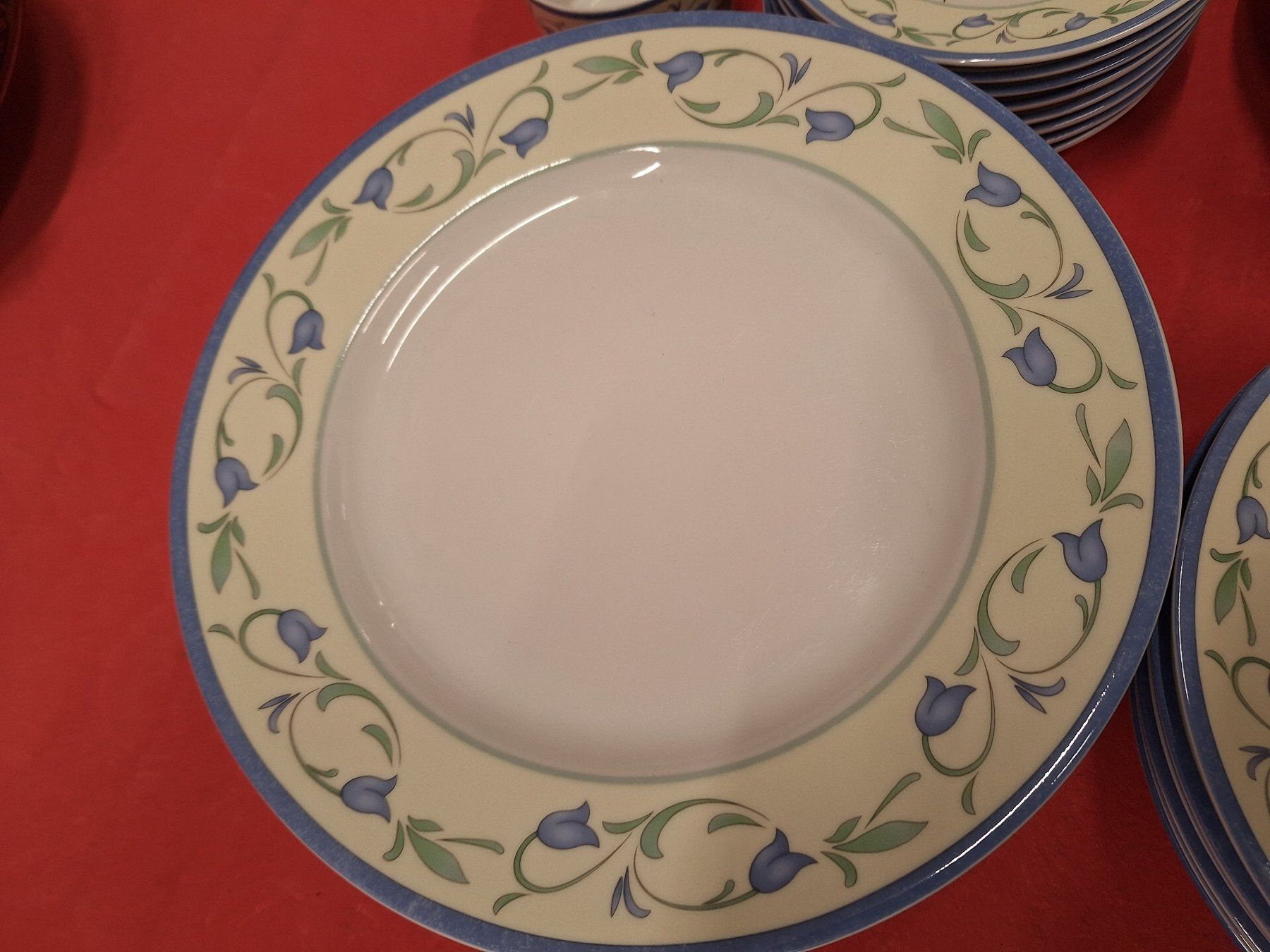 Set di piatti: 40 teiliges Geschirrset – Usato da Wegenstetten venduto da mcfly321 1