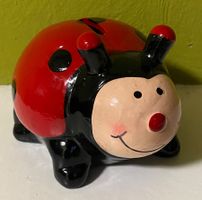 **Marienkäfer Spardose - Glücksbringer für jedes Kind!**