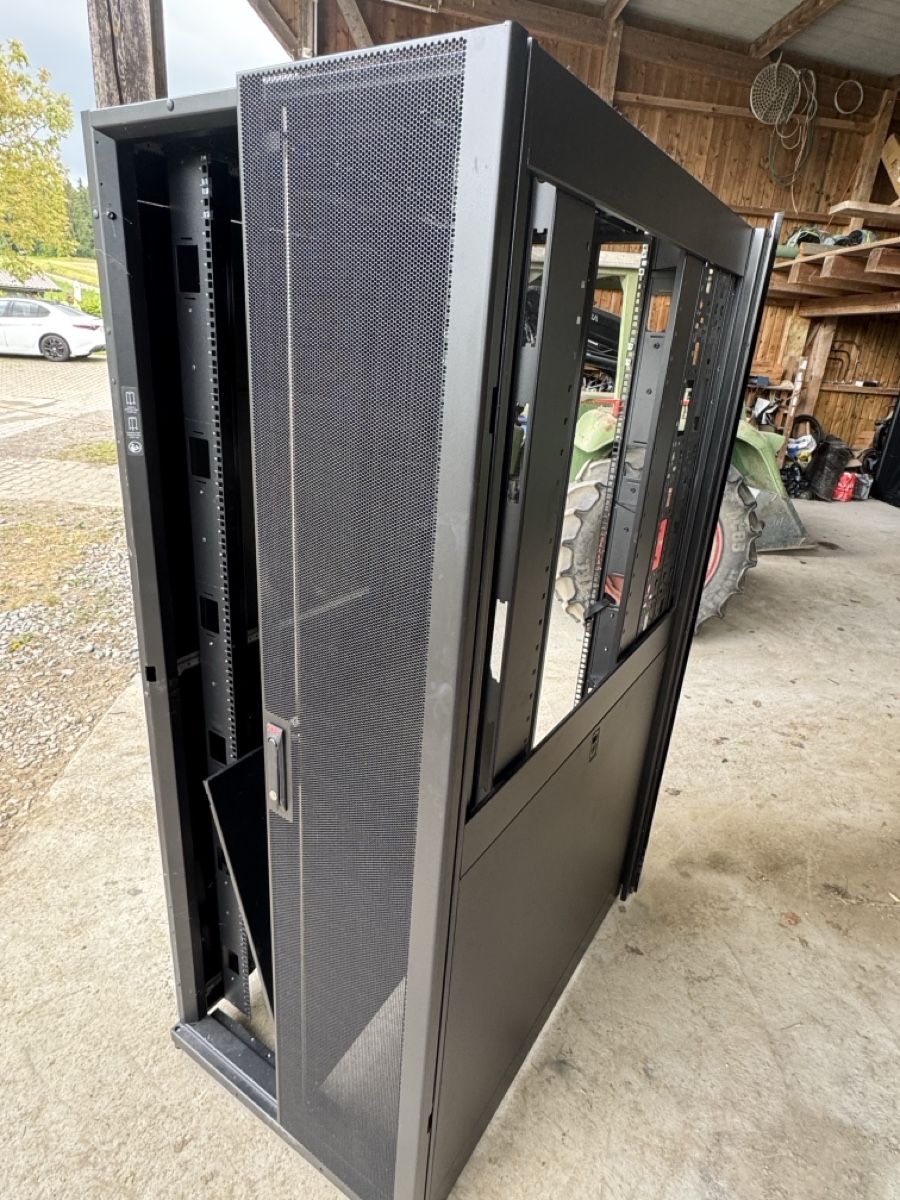 Apc Racks & Cavalletti: Verkaufe gebrauchten APC Serverschrank / Serverrack. – Difettoso da Aristau venduto da bro_k98s