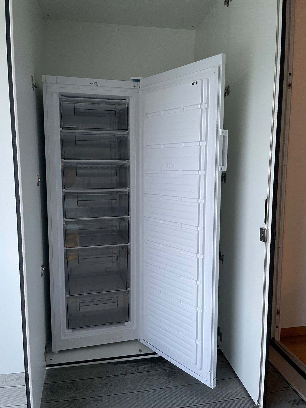 Congelatori: Gefrierschrank mit 7 Fächer – Usato da Hasle LU venduto da Nadine-z0708 1