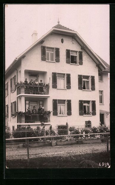 Cartoline postali: Romanshorn, Weisses Haus mit Bewohnern a – Usato da Berlin venduto da bartko-reher