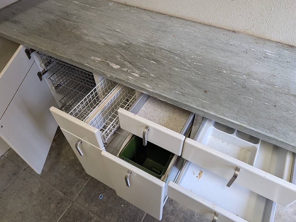 Cucine complete: Designer Küche mit schöner Platte – Usato da Bettingen venduto da EricFoster 3