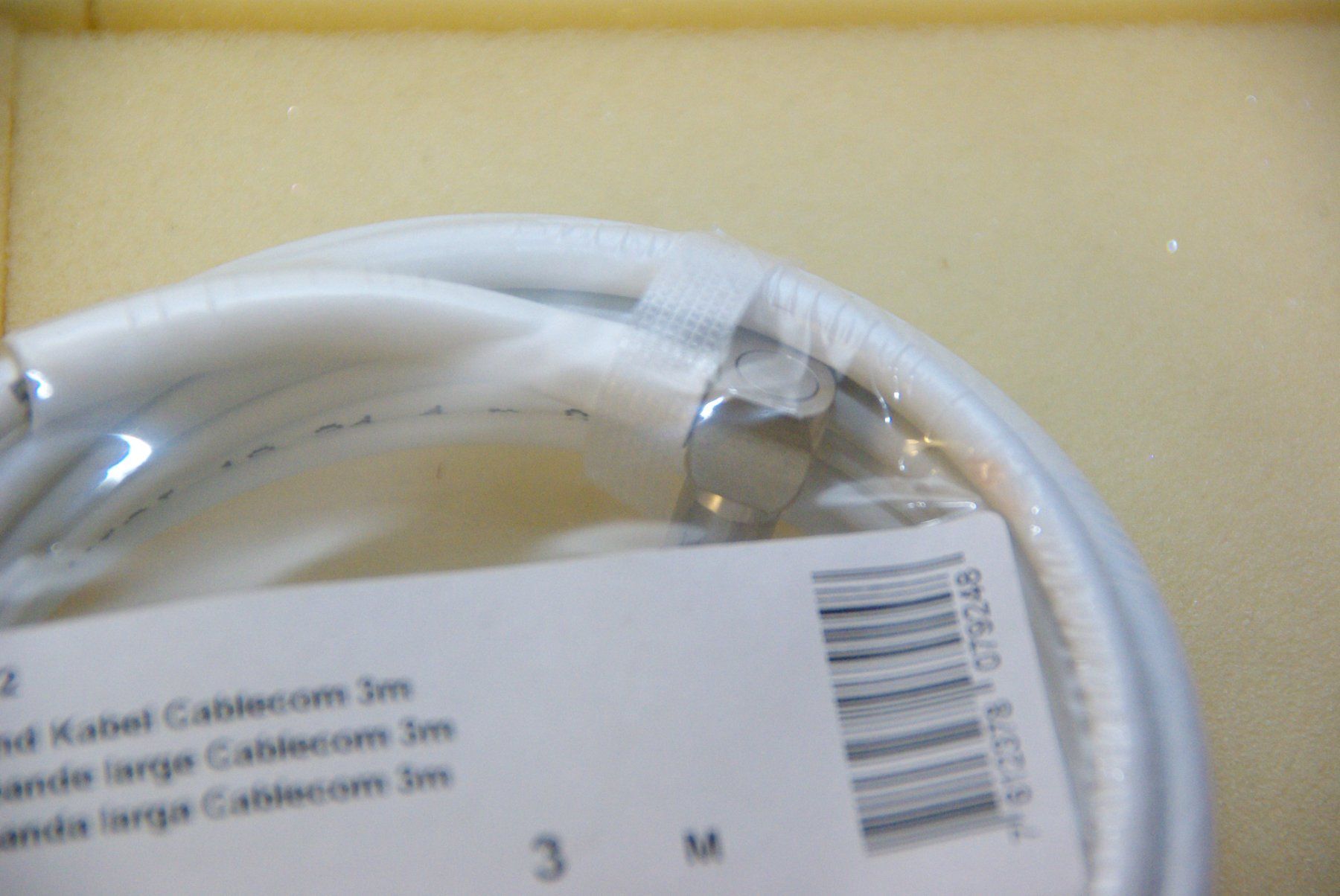 Câbles: 2x Breitband Kabel Cablecom 3m, weiss – Neuf avec emballage d'origine à Herisau par Cevianer1844 3