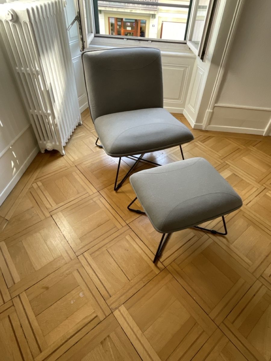 Pfister Fauteuils: Sessel mit Hocker grau guter Zustand – D'occasion à Biel/Bienne par Michaelkern 1