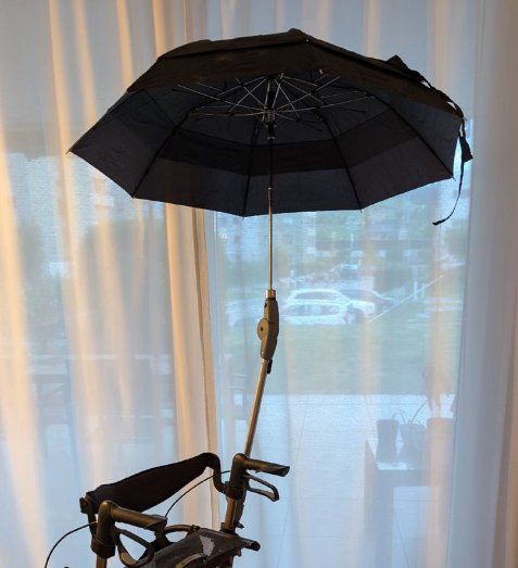 Parapluies: Rollator Schirm mit Halterung Schwartz mit Adapter – D'occasion à Zürich par dojoal64