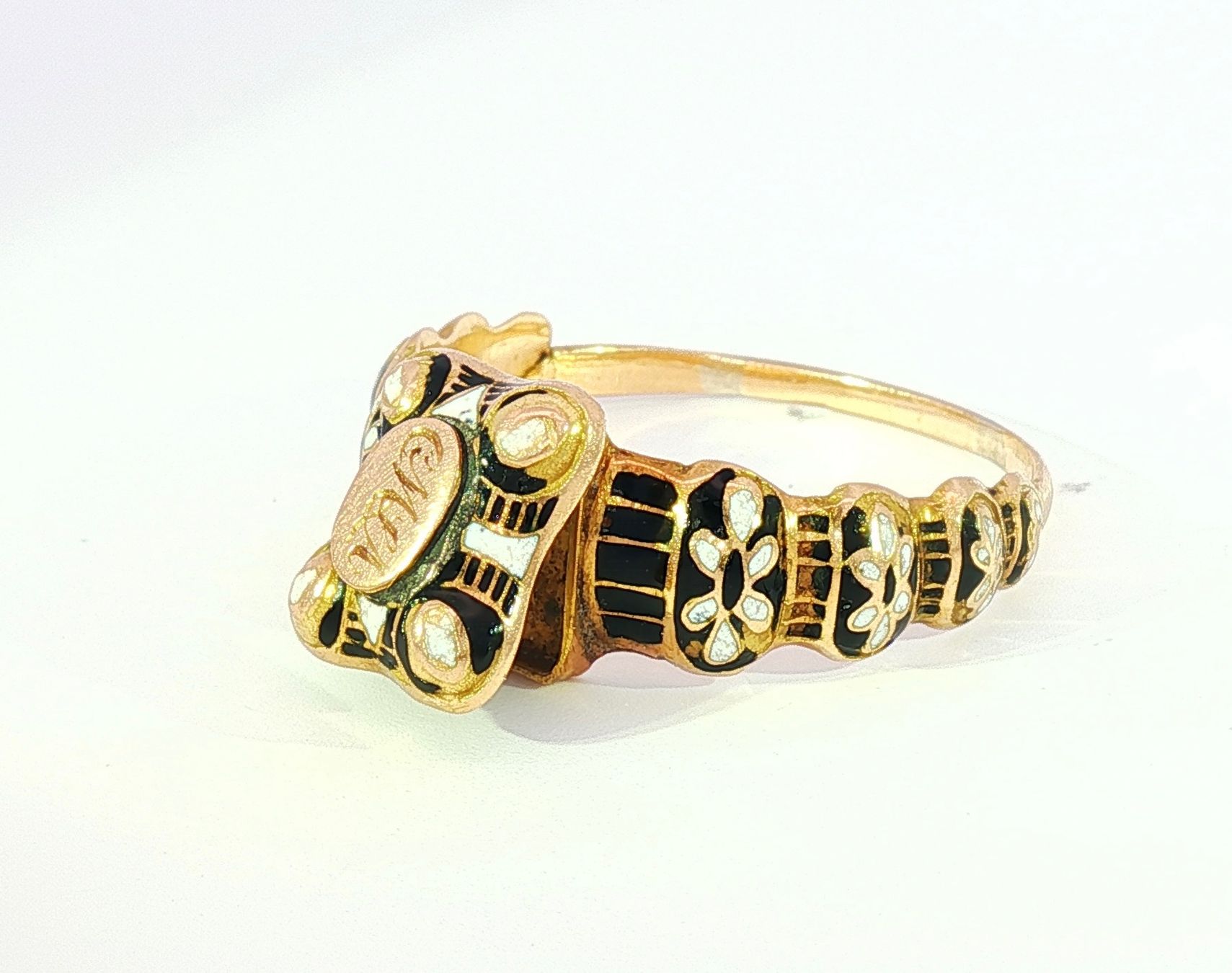 Ringe: Antik 18k Goldring Emaille mit Geheimfach – Gebraucht aus Embrach von estzeh1 1