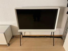 Samsung The Serif 40 Zoll – 1. Generation – Weiss