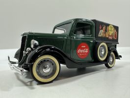 1936 Ford V8 Pickup 1:18 COCA-COLA, grün-schwarz, SOLIDO