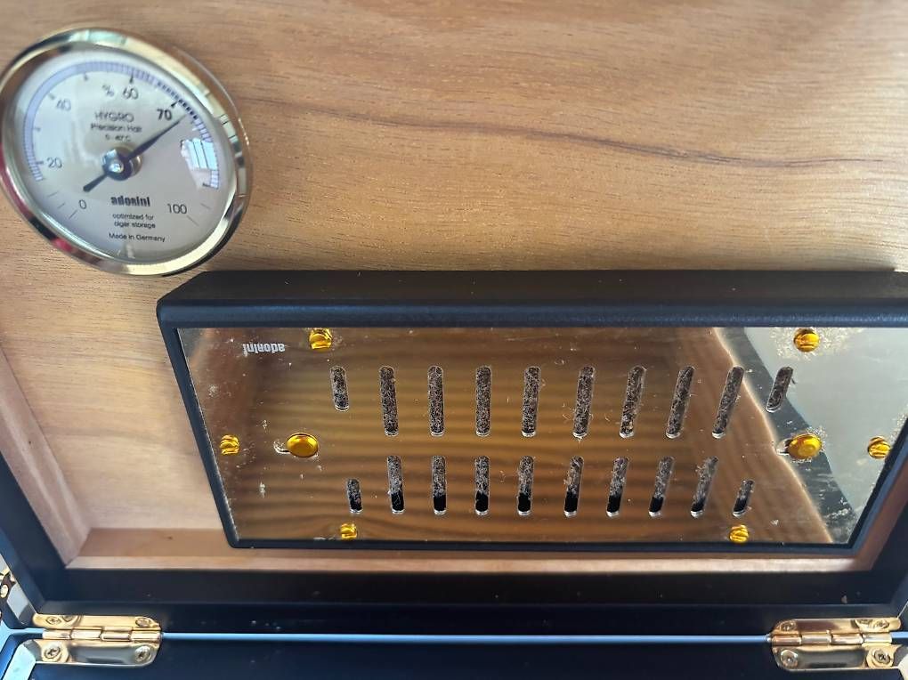 Humidor per sigari: Humidor – Usato da Hombrechtikon venduto da Mdivad 1