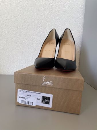 Escarpins Louboutin Pigalle Follies noir T.38 NEUFS