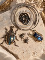 Lot de bijoux – scarabées, bracelets serpent & perles effet 