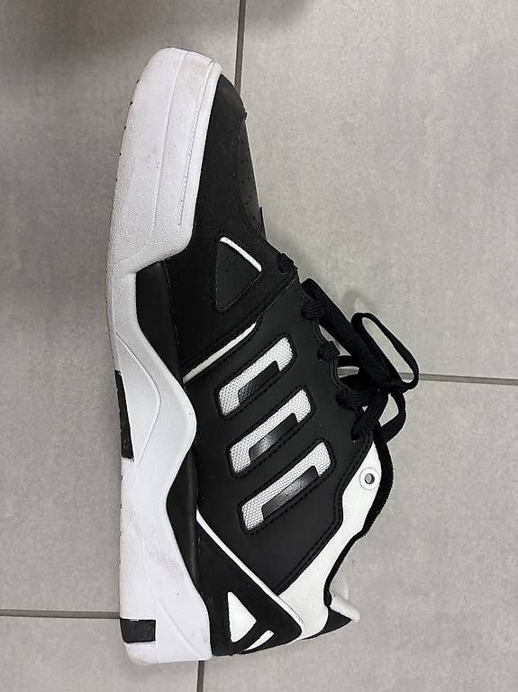 Adidas Scarpe per ragazzi: 2 Paar Adidas Schuhe neuwertig – Usato da Gelfingen venduto da Daveadams 2