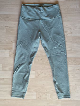 Lululemon Align Crop 10 olive, parfait pour l'été!