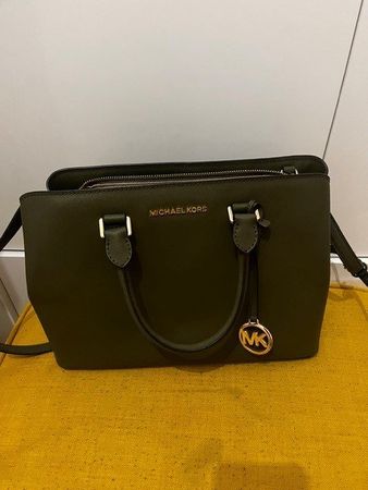 Michael Kors Marilyn Handtasche dunkelgrün Leder Zustand gut
