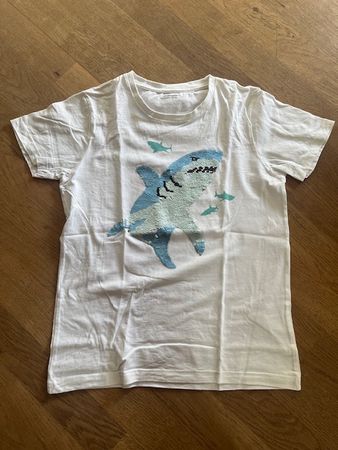 Cooles T-Shirt mit wendebarem Pailletten-Haifisch