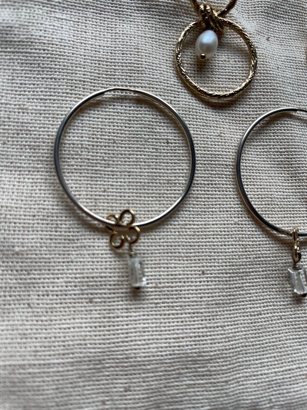 Sonstiger Schmuck: Schmuck-Set von zwei Ohrringen – Gebraucht aus Bourguillon von gartenwohnen 1