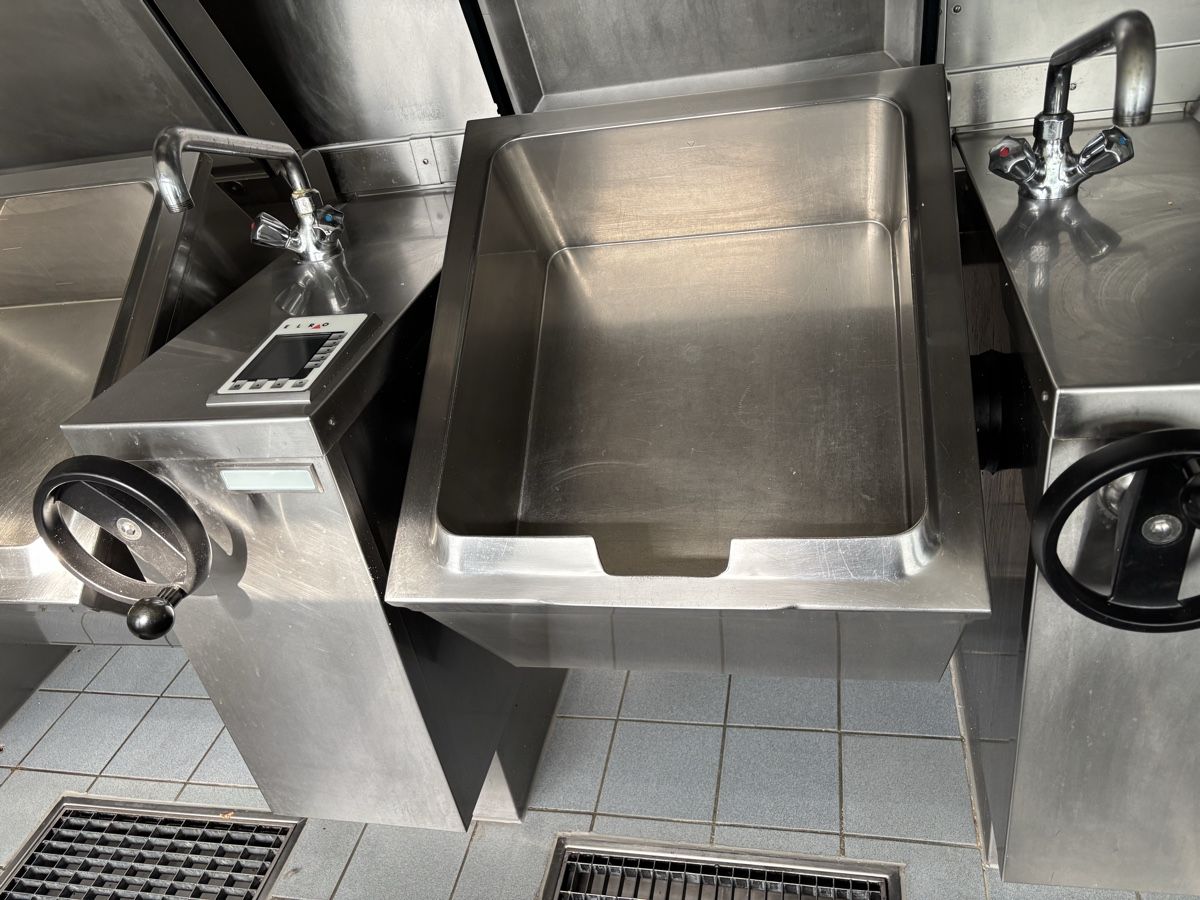 Küchengeräte: 2 Kipperpfannen und 1 Kochkessel – Gebraucht aus Dietikon von dia_y8y5 5