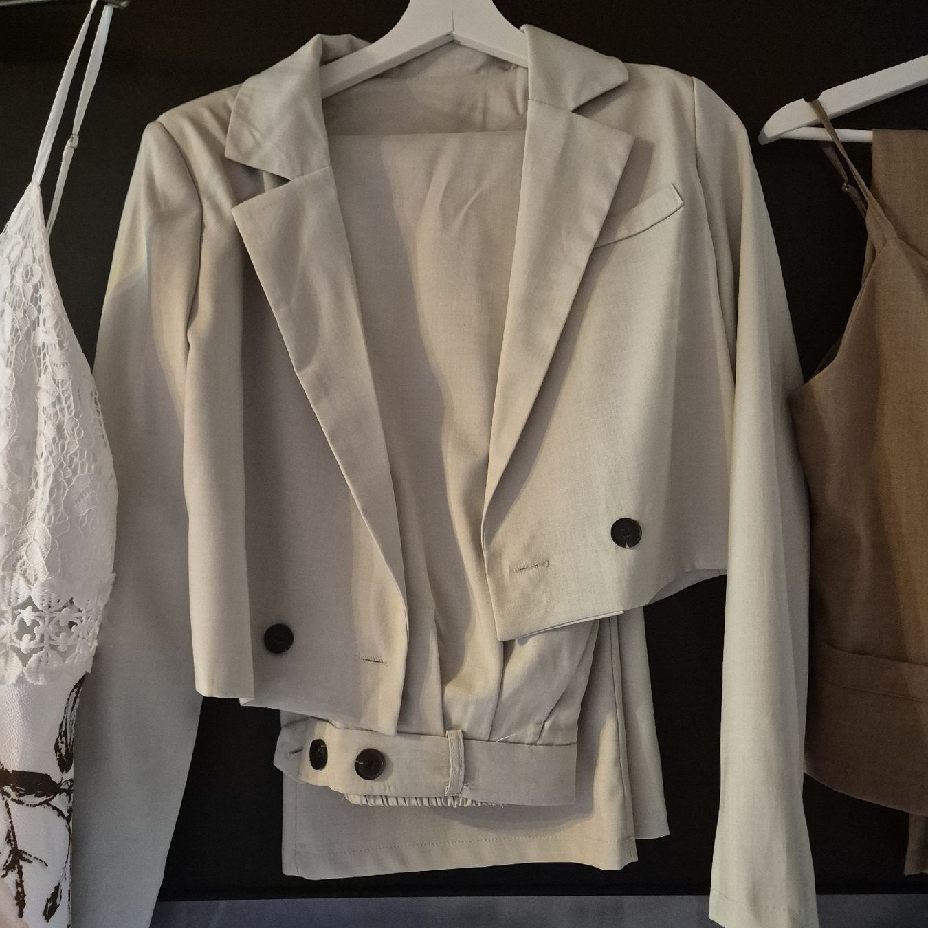 Lotti di vestiti: Damenkleider – Usato da näfels venduto da vrenit 2