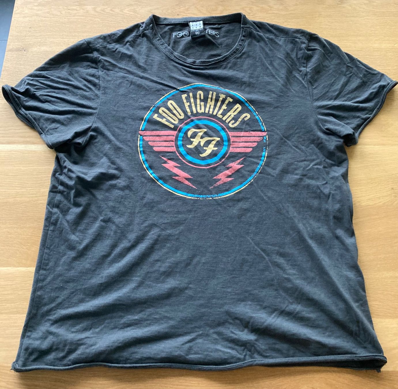 T-shirt: Foo Fighters Shirt / neu – Nuovo (secondo la descrizione) da Bern venduto da RageMM87