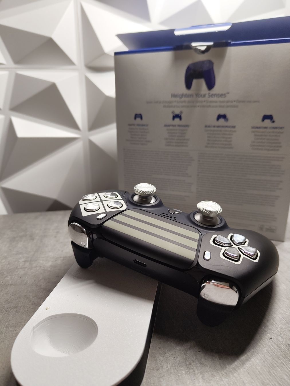 Sony Controller: PS5 Sony DualSense Controller "Retro" Design 🥵🔥 – Nuovo e nell'imballaggio originale da Sargans venduto da ver_ncy5 2