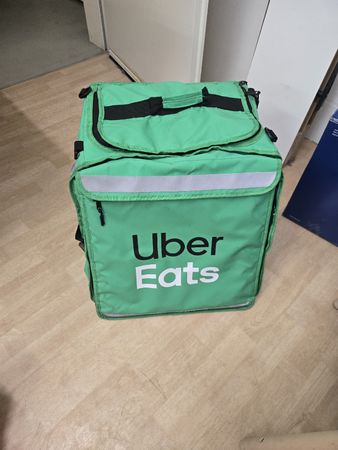 Liefertasche Uber Eats isoliert grün guter Zustand