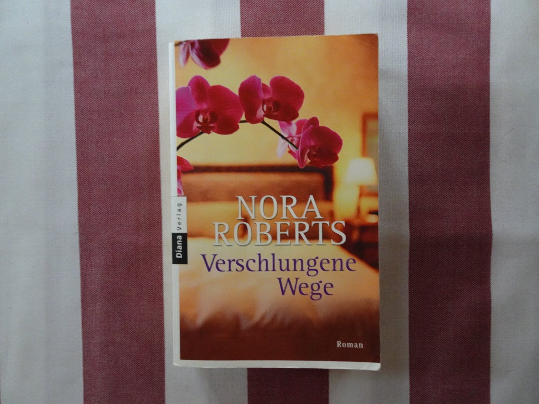 Libri: Nora Roberts - Verschlungene Wege - Roman - B429 – Usato da Küssnacht am Rigi venduto da Bookslove-Divers