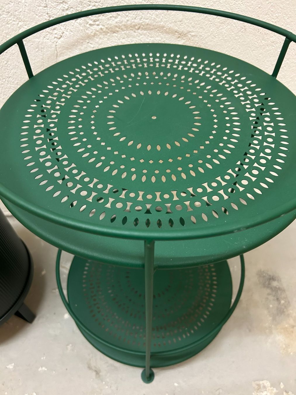 Fermob Tavoli: Fermob/Ferm Living Tischli und Blumentopf – Usato da St. Gallen venduto da mar_9wzg 1