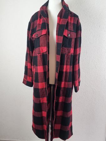 Chemise longue à carreaux rouge noir. bon état 