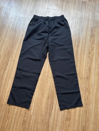 Schwarze Sommerhose, Grösse M - Ideal für warme Tage!