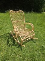 Schöner Schaukelstuhl aus Rattan 