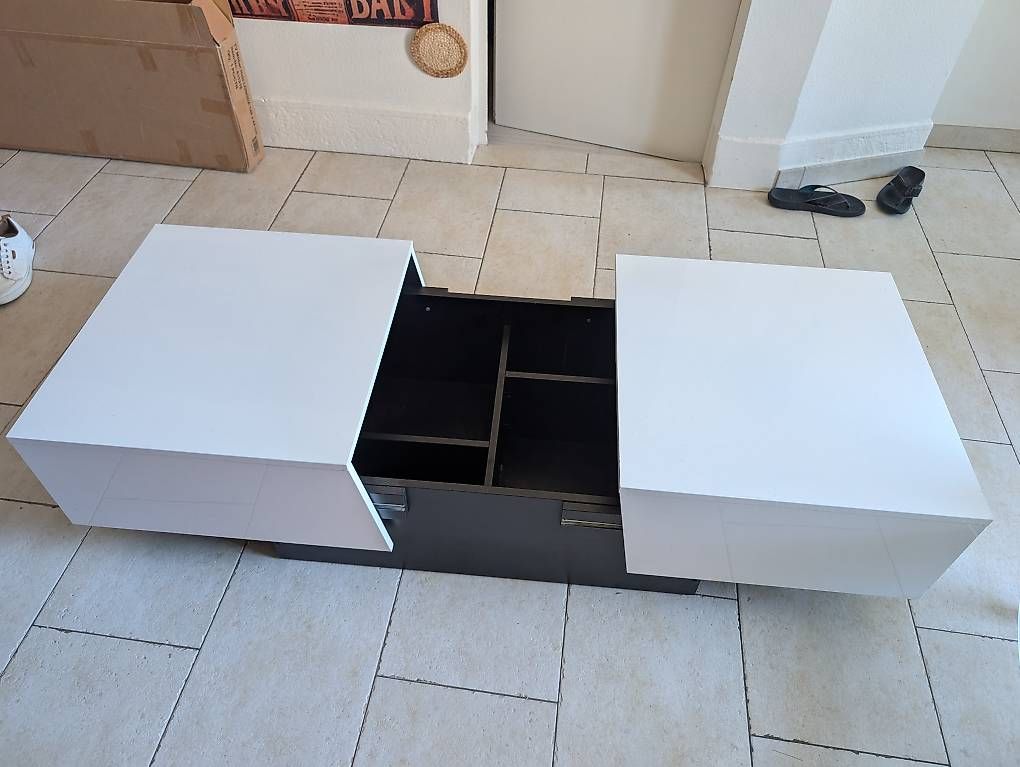 Tavoli: Table basse blanc vernis salon rangements  – Usato da Villeneuve VD venduto da nie_f29z