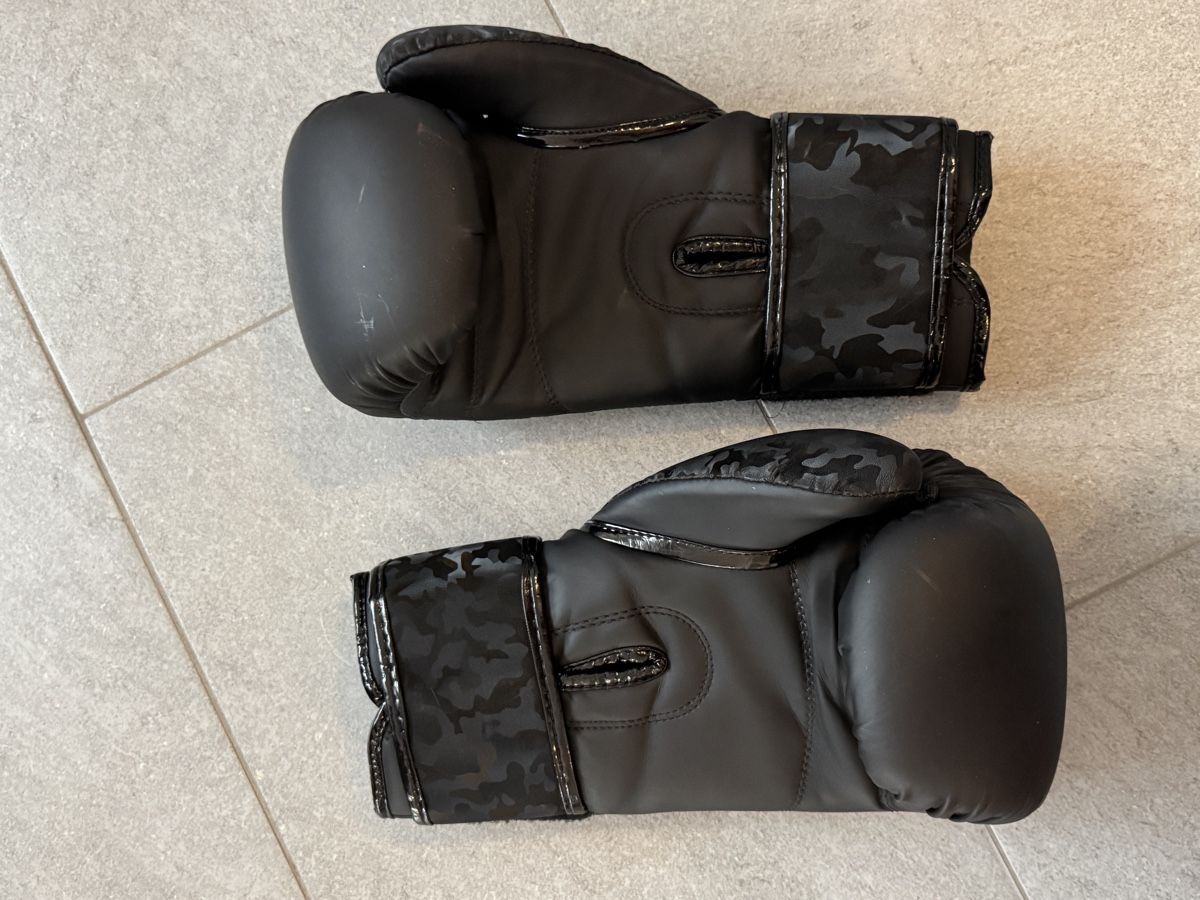 Protezioni & Imbottiture: Leone 1947 Boxhandschuhe und Schienbeinschoner, Grösse M – Usato da Oberbipp venduto da jan_68pd 4