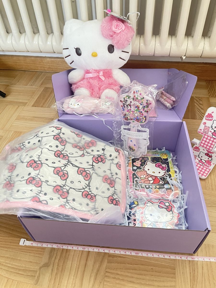 Sanrio Spielzeuge: Hello Kitty Geschenkbox – Neu (gemäss Beschreibung) aus Pratteln von Gabriella18 1