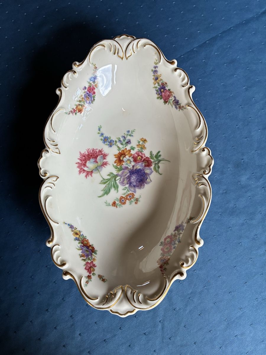Seltmann Schalen: Seltmann - Fussschale oval mit Blumendekor  – Gebraucht aus Dornach von Rosengarten