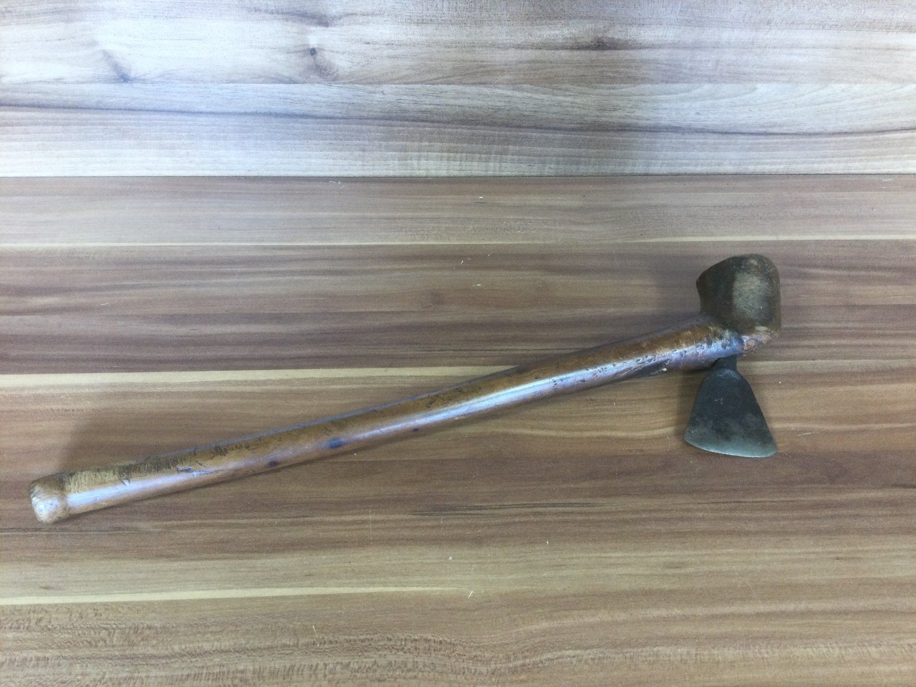 Armi bianche: Antikes Tomahawk oder andere Axt mit Eisenklinge – Usato da Wangen SZ venduto da kuriosum12 5