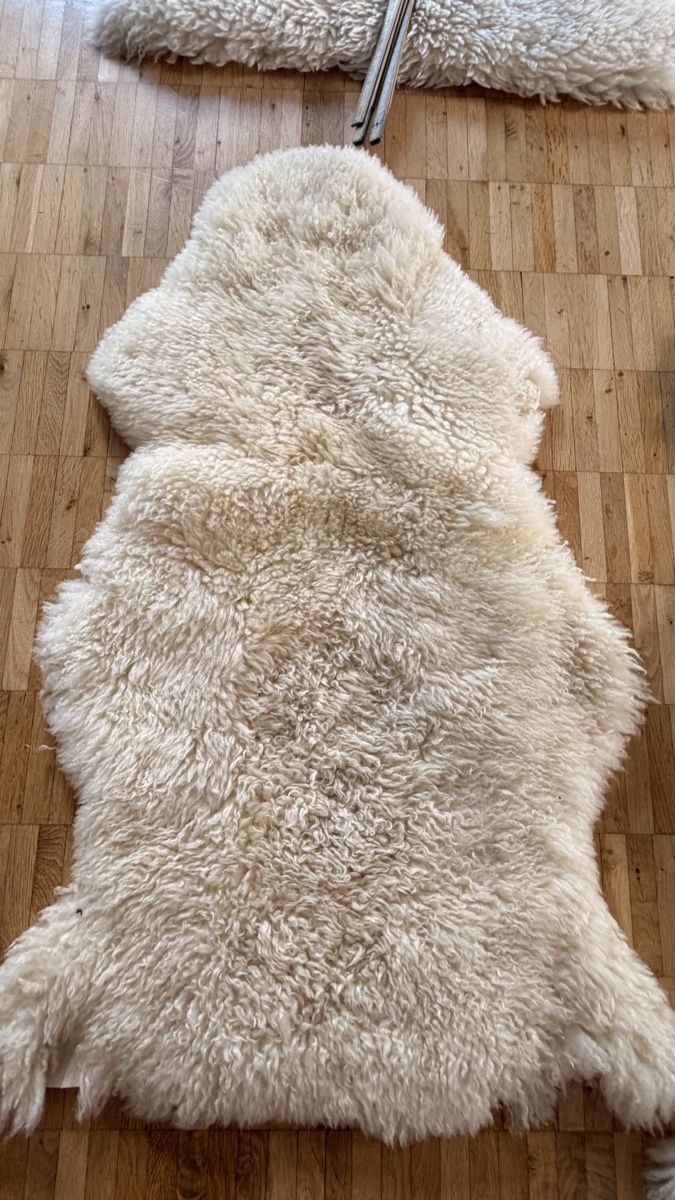 Tapis: 6 echte Schaffelle, cremweiss – D'occasion à Dübendorf par Scuba_gaby 3