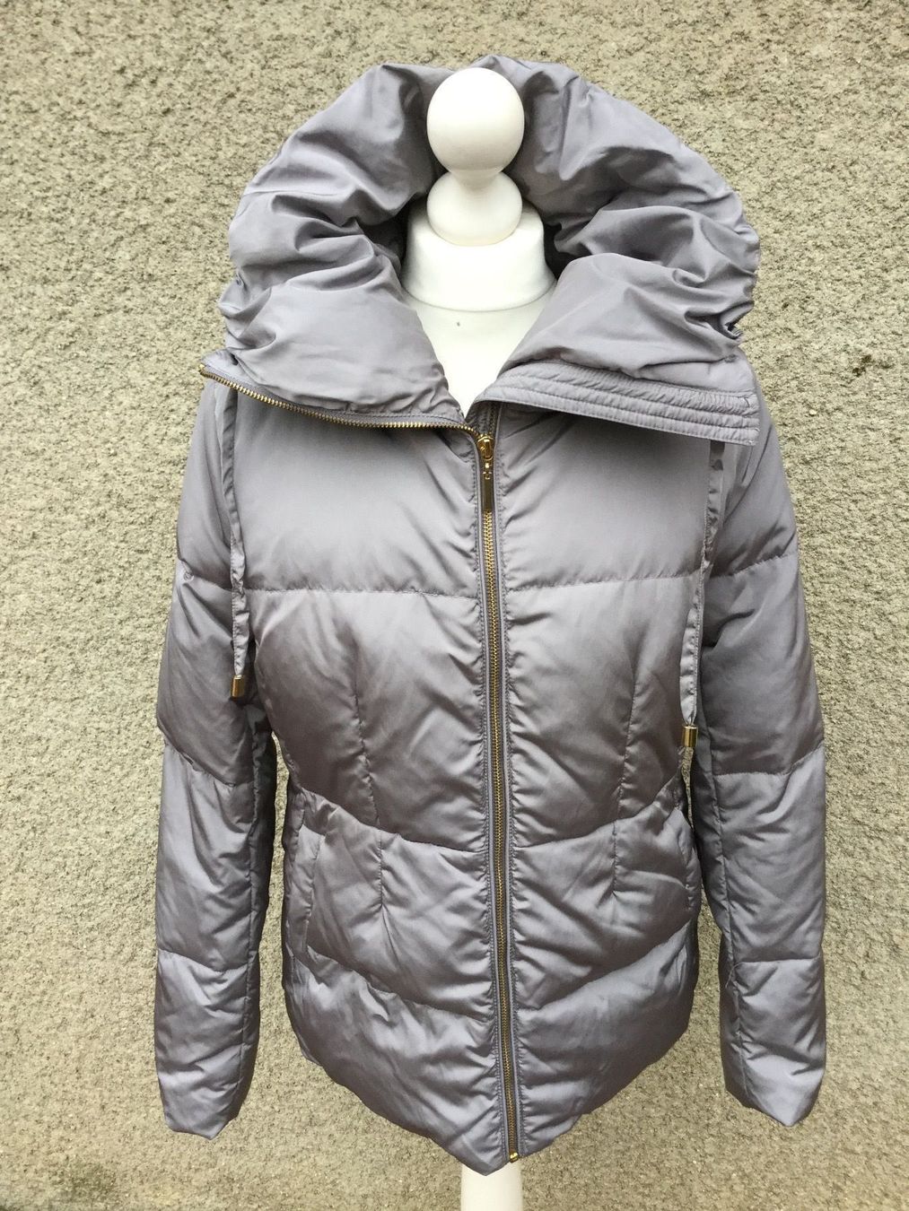 Maddison Giacche: Veste/Doudoune grise MADDISON new – Nuovo e nell'imballaggio originale da Agiez venduto da chouchanelle