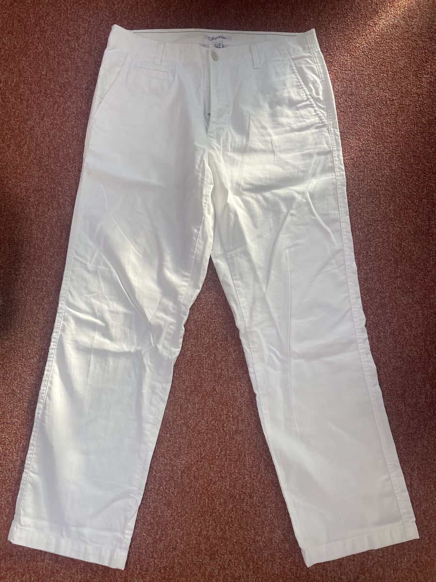 Calvin Klein Pantaloni: Calvin Klein white pants – Usato da Bassins venduto da Neskwyk