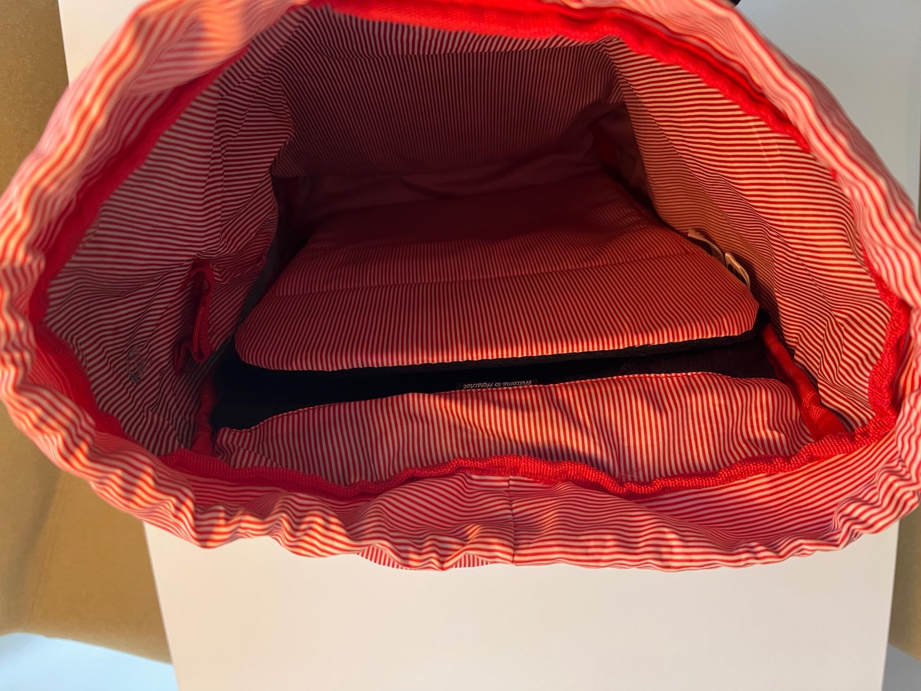 Herschel Zaini: Herschel Rucksack Top Zustand mit Laptopfach – Usato da Zürich venduto da Antonia_ZH 4