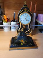 Antike Wanduhr von Le Castel, Schwarz mit Goldverzierungen
