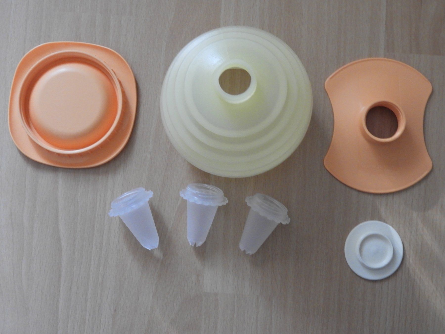 Tupperware Contenitori & Simili: Poche à douille Tupperware - Boule décor – Usato da Dombresson venduto da sev_bsb8 5