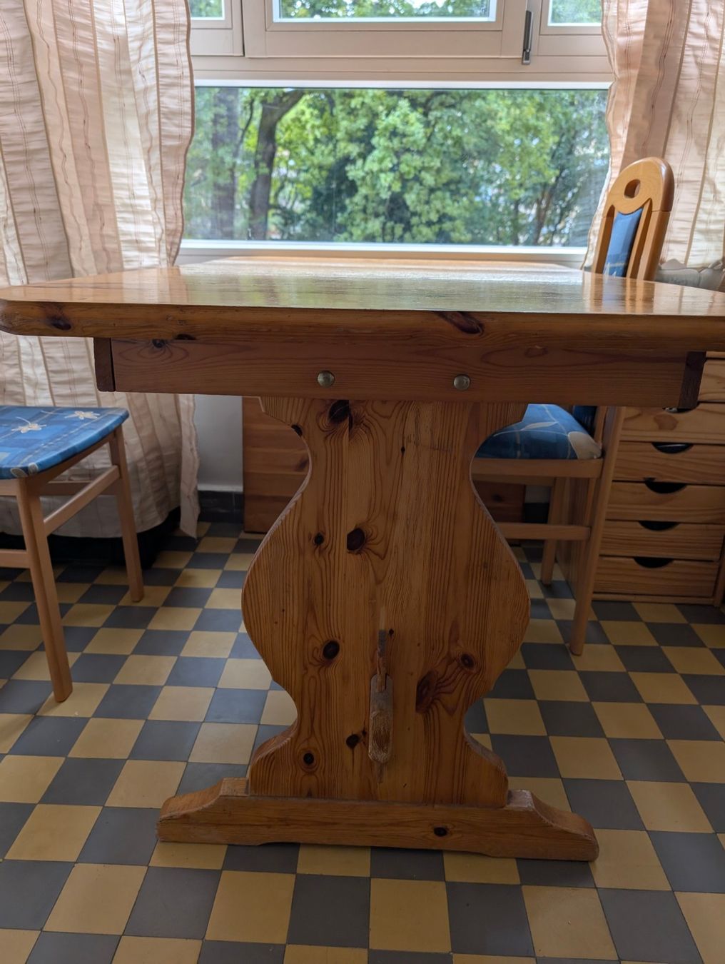 Tables: Table à manger en bois massif – D'occasion à Genève par Maria11 2