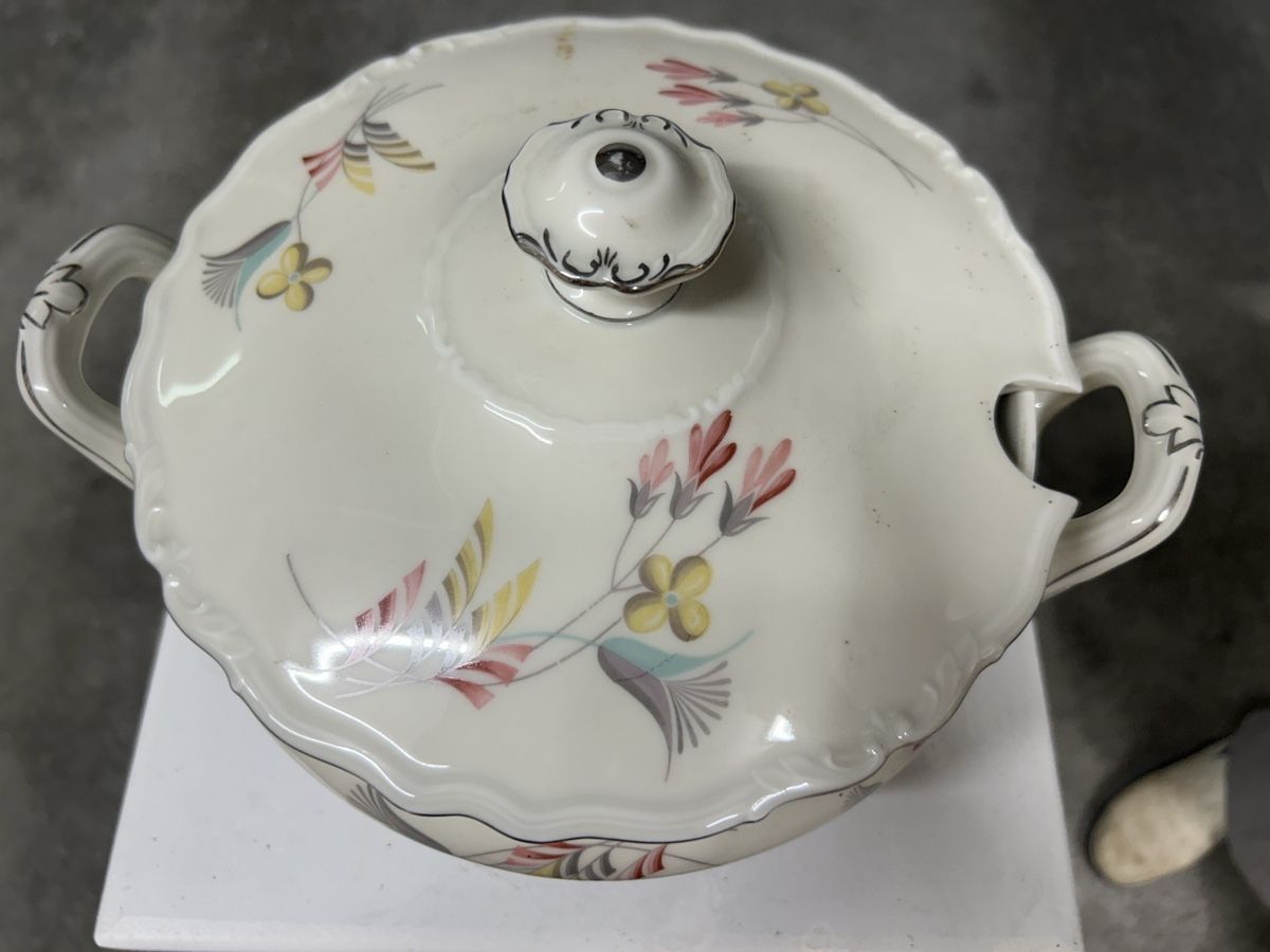 Ciotole: Vintage Suppenschüssel mit Deckel! – Usato da Kehrsiten venduto da fot_55m5 2