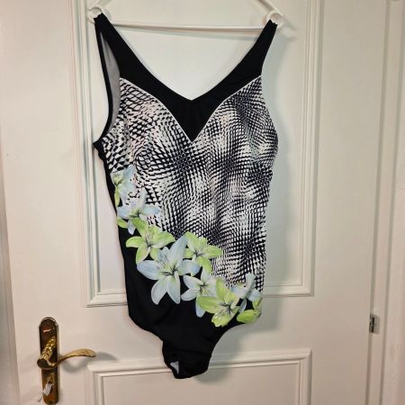 Damen Badeanzug Gr. 50 B-Cup Floral Schwarz Weiß