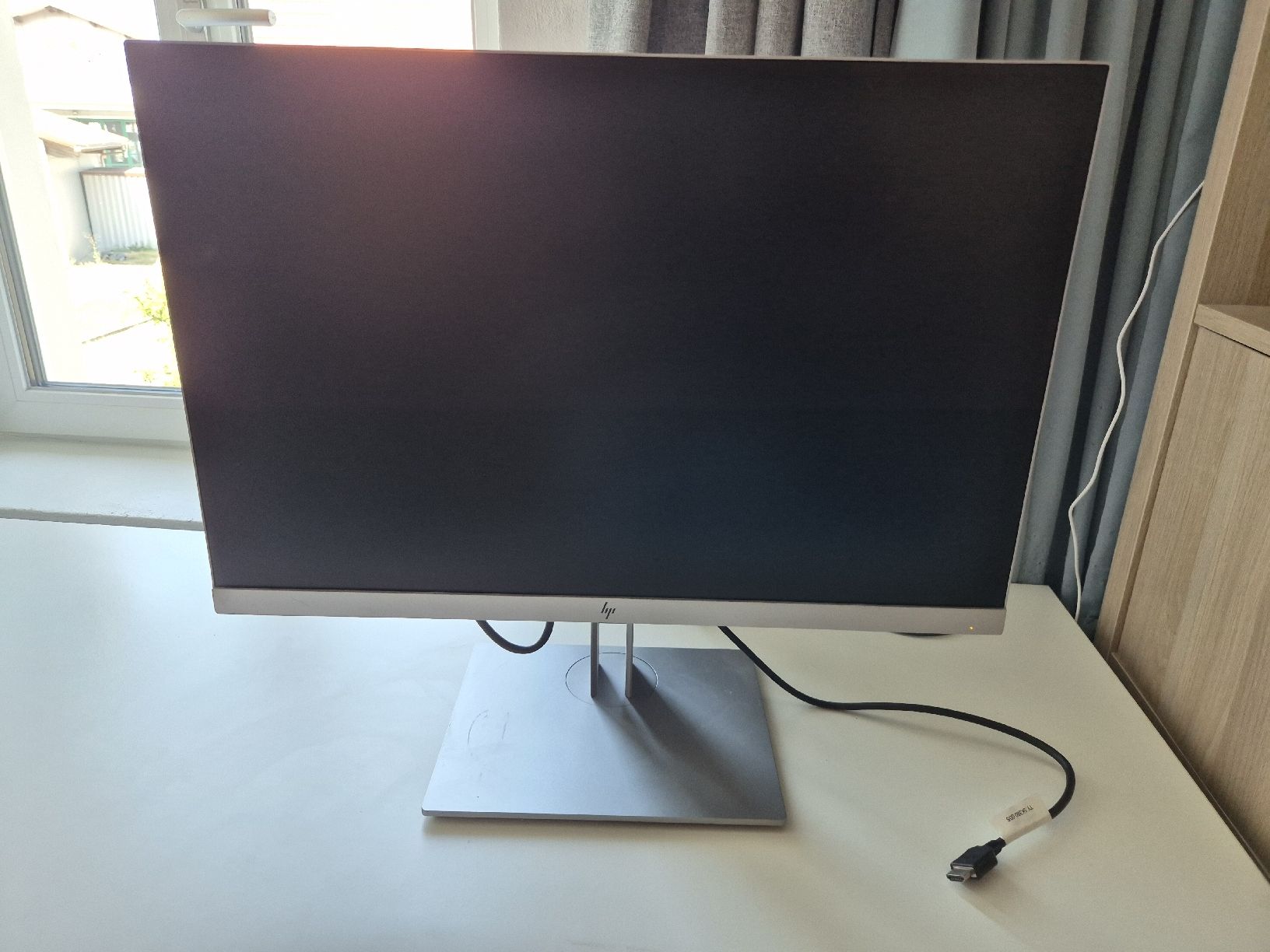 Schreibtische: Bürotisch+HP Elitedisplay E243i – Gebraucht aus Oberwil b. Büren von rocky_last 1