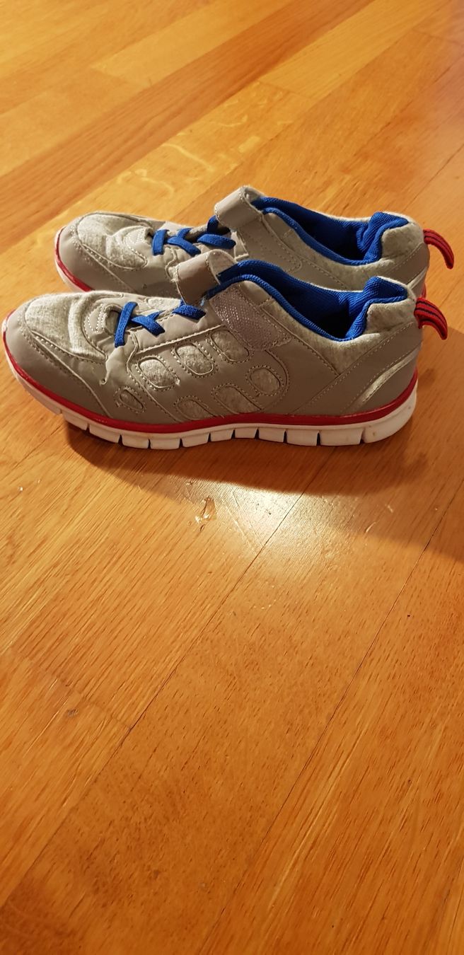 Scarpe per ragazzi: Turnschuhe Grösse 34 – Usato da Uznach venduto da Bilkev